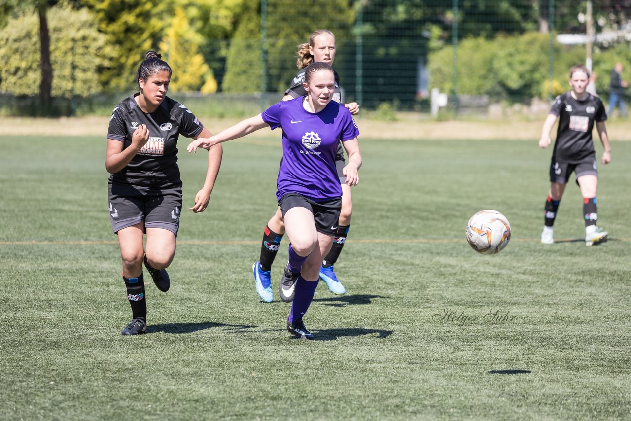 Bild 86 - wBJ SV Henstedt Ulzburg - TuS Rotenhof : Ergebnis: 12:0